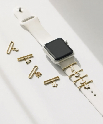 آویز Apple Watch خرگوش بانی با میناکاری سفید درریس Doris کد P3730