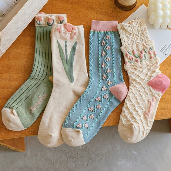 [تصویر:  All-kinds-of-womens-winter-socks-24.jpg]